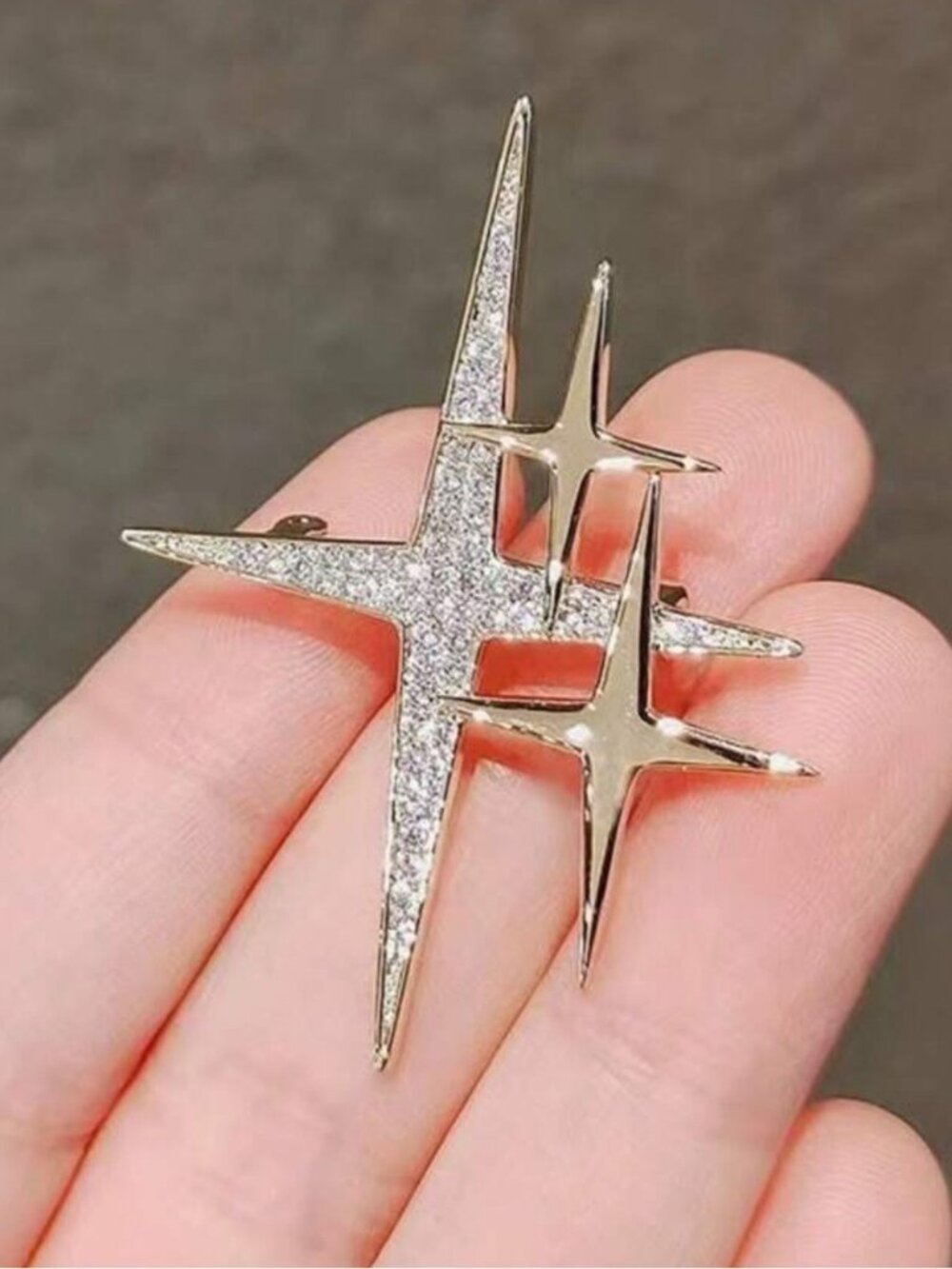 Elegant Sparkling Starburst Brooch